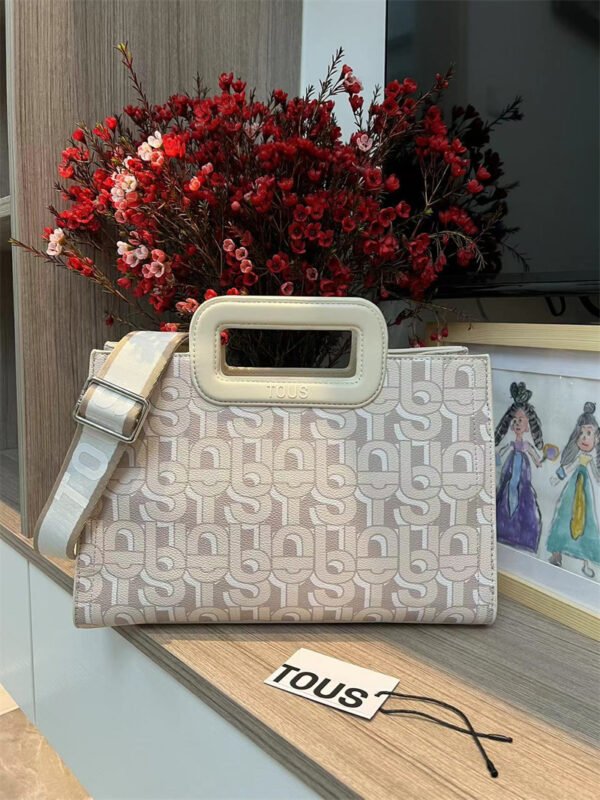 T0US medium shopper amaya coral manifesto 620034