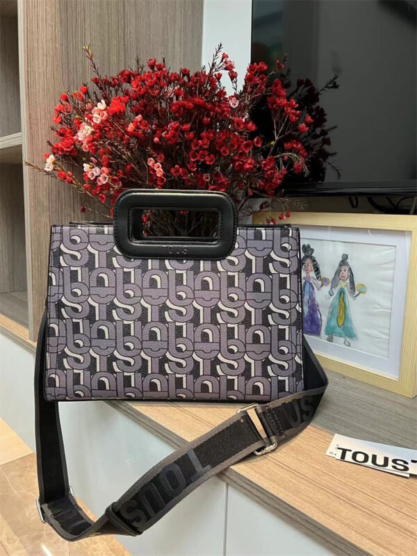 T0US medium shopper amaya coral manifesto 620034