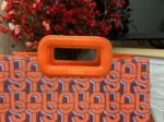 T0US medium shopper amaya coral manifesto 620034