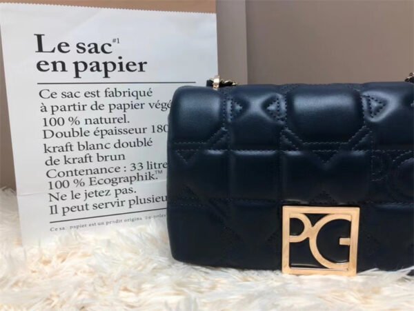 purificacion garcia clutch PG24005