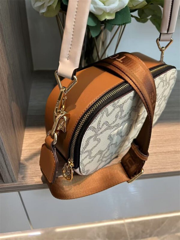 tous kaos messenger bag 62073 size 23-14-8cm