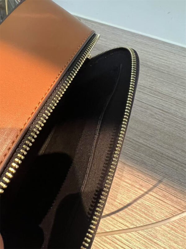 tous kaos messenger bag 62073 size 23-14-8cm